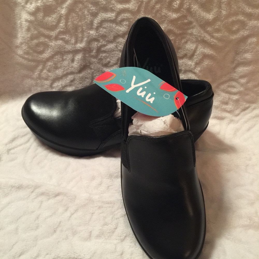 Brand new black leather heels